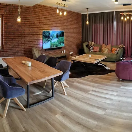 Luxury House Lesna *